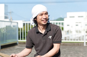 瀬﨑祐介さんの経歴は?