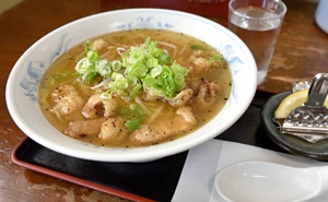 高原亭名物「塩ホル麺」