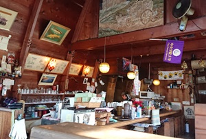 オモウマい喫茶店・ライフの店内