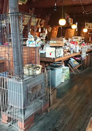 オモウマい喫茶店・ライフの店内のストーブ