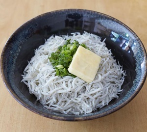 土佐しらす食堂二万匹・禁断のしらすバター丼