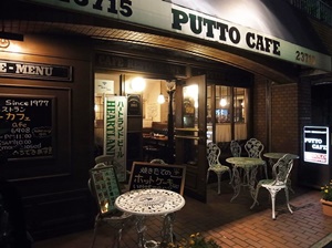 プトーカフェ夜の顔