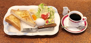 喫茶店エリカのメニュー・モーニングセット(厚焼トースト)