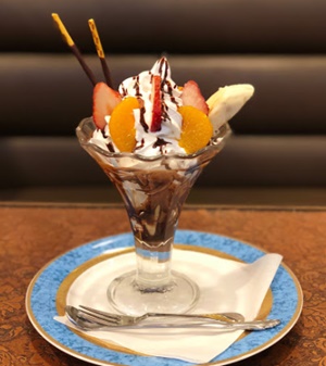 喫茶店エリカのメニュー・フルーツパフェ